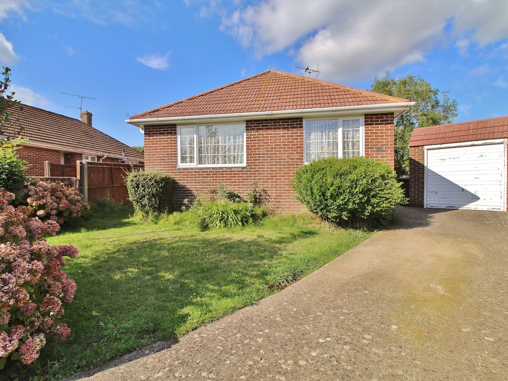 3 bed detached bungalow to rent in Springfield Close, Bedhampton