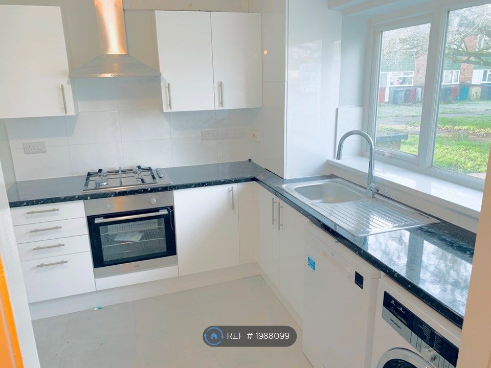 3 bed terraced house to rent in Routh Lane, Tilehurst, Reading RG30, £