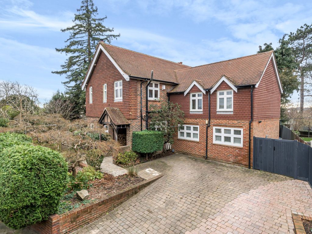 5 bed detached house for sale in Horsell, Woking, Surrey GU21, £