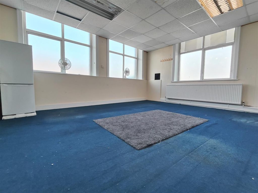 Office to let in Colne Valley Business Park, Linthwaite, Huddersfield