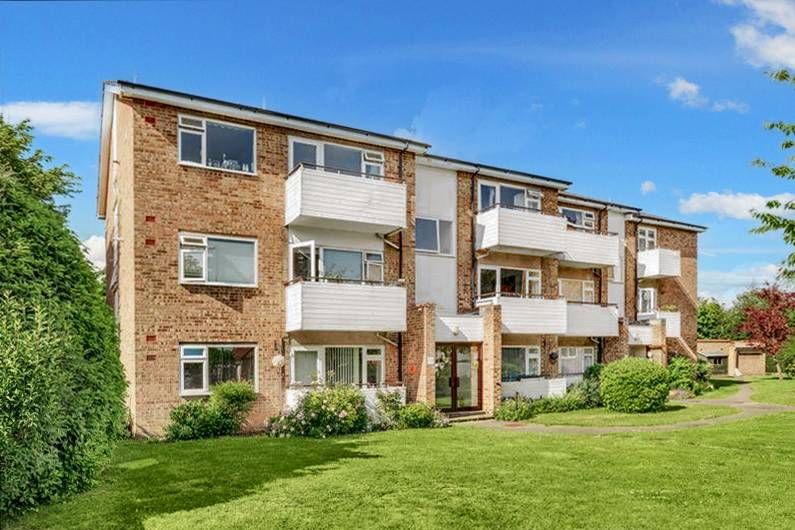 1 bed flat to rent in Queens Road, Hersham Village, Surrey KT12, £1,150 pcm Zoopla