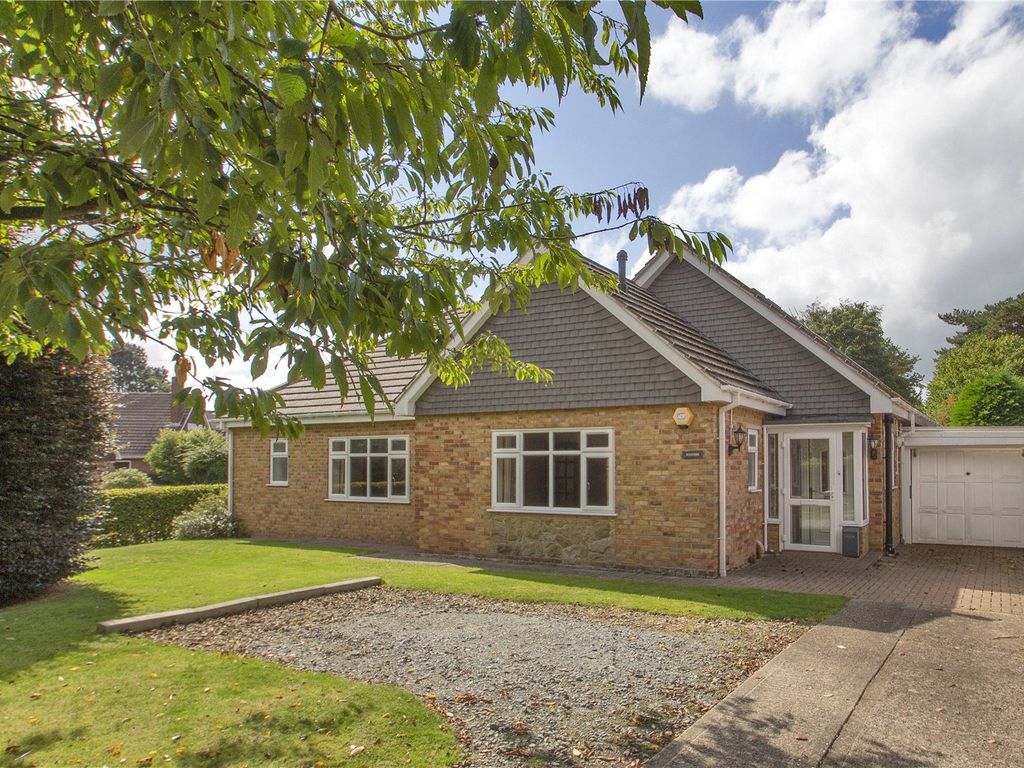5 bed bungalow for sale in Whitehill Road, Meopham, Gravesend, Kent