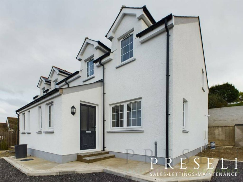 3 bed terraced house to rent in Bryn Llewellyn, Fishguard