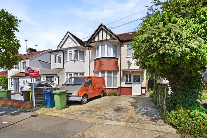 5 bed semidetached house for sale in Northumberland Road, North Harrow