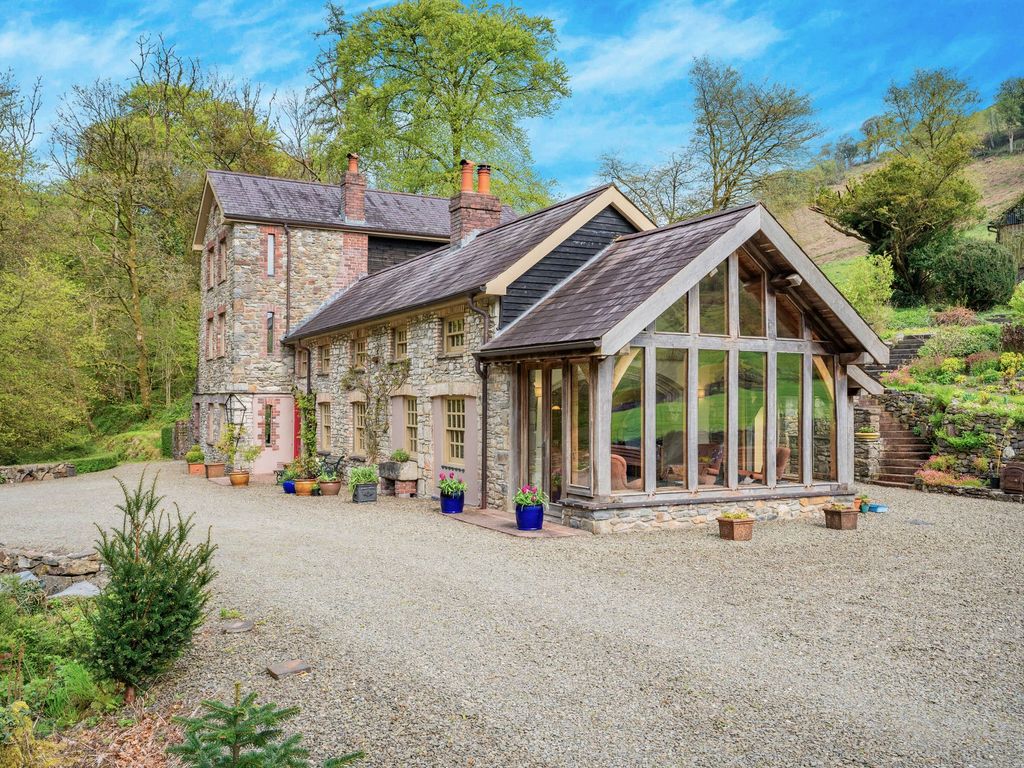 5 bed property for sale in Llanfynydd, Carmarthen SA32, £925,000 Zoopla