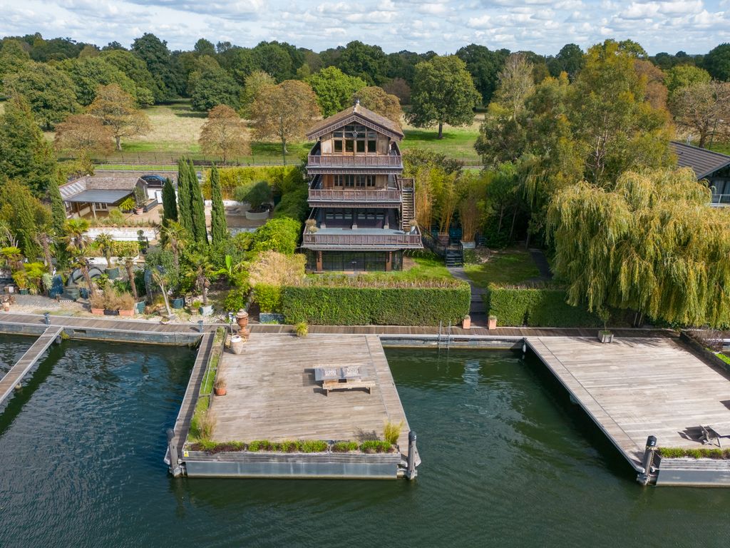 4 bed detached house for sale in Hampton Court Road, East Molesey