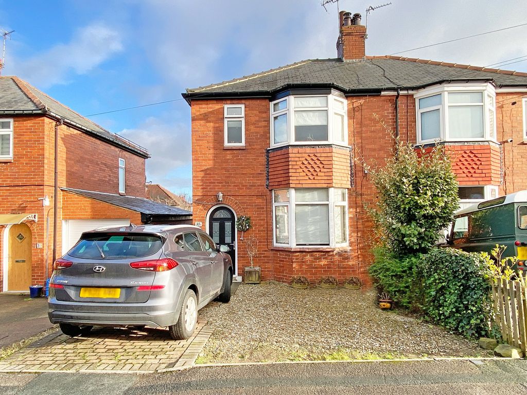 3 bed semidetached house for sale in Harlow Crescent, Harrogate HG2, £