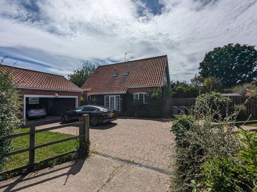 3 bed detached bungalow for sale in Westward Ho, Leiston IP16, £425,000