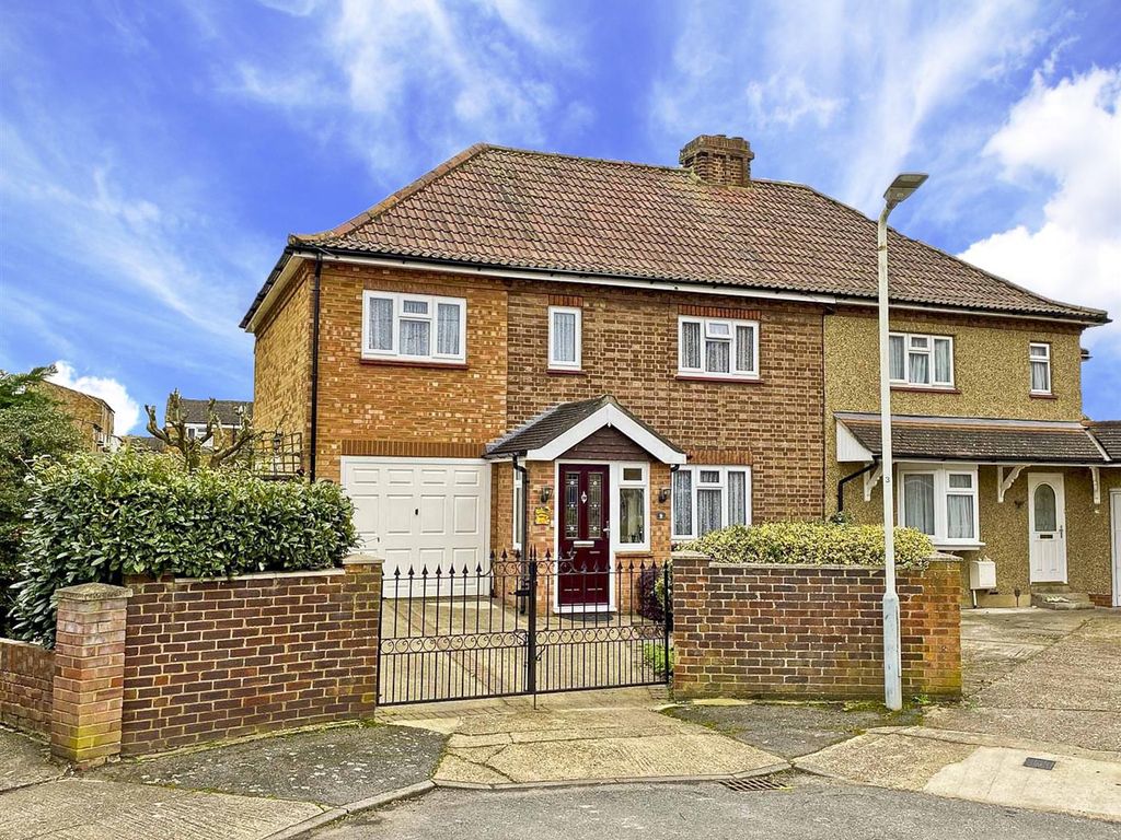 4 bed semidetached house for sale in Barnacre Close, Uxbridge UB8 Zoopla