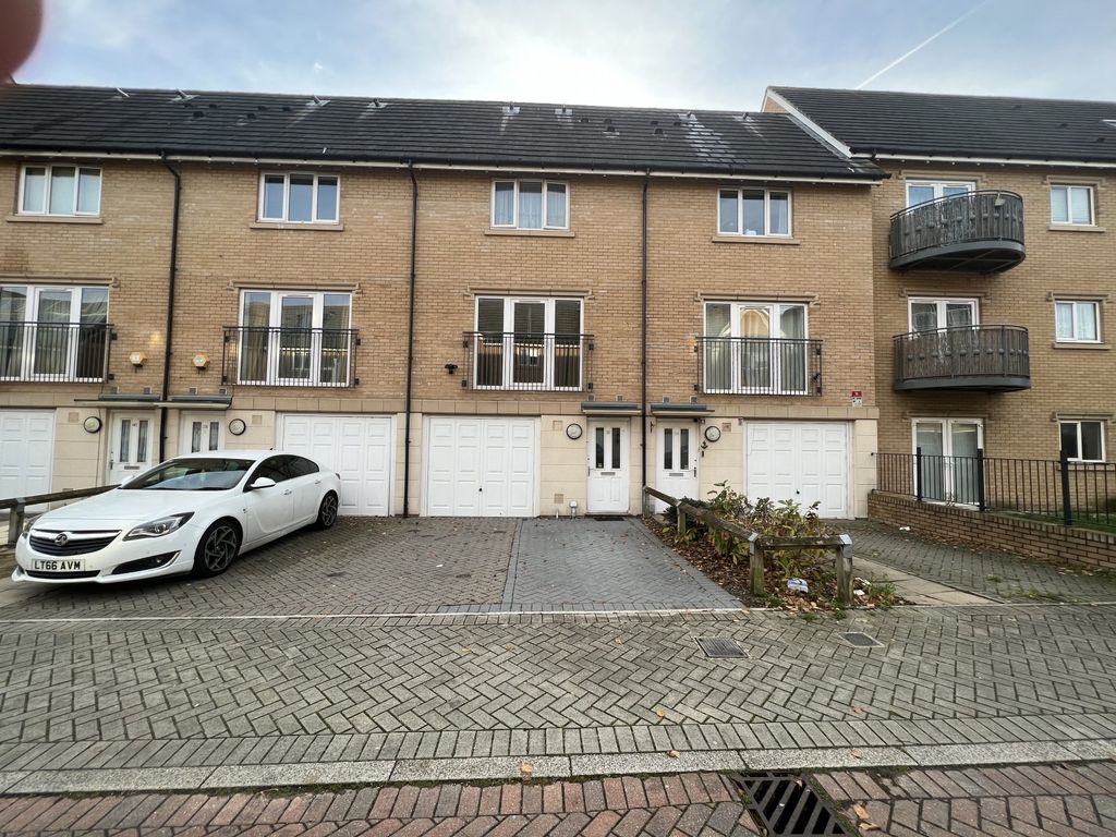3 bed terraced house for sale in Varcoe Gardens, Hayes UB3 Zoopla