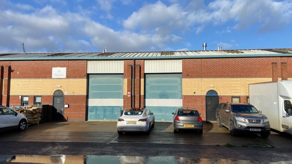 Warehouse to let in Avenue Farm Industrial Estate, Birmingham Road