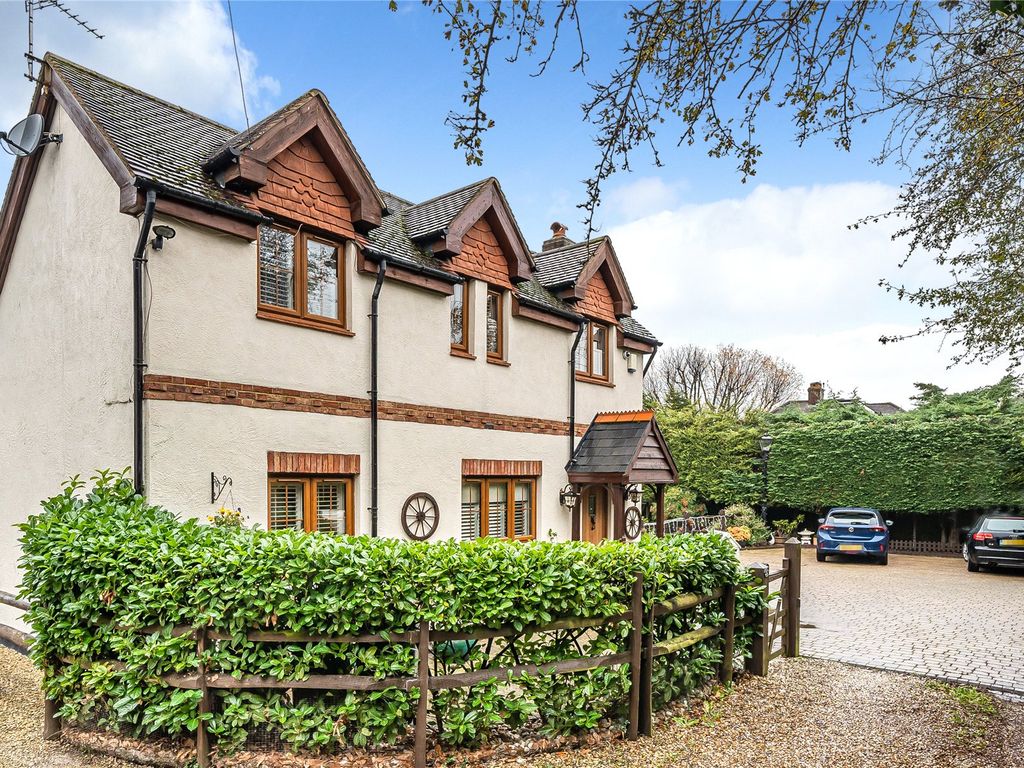 3 bed detached house for sale in Brewery Road, Bromley BR2, £700,000