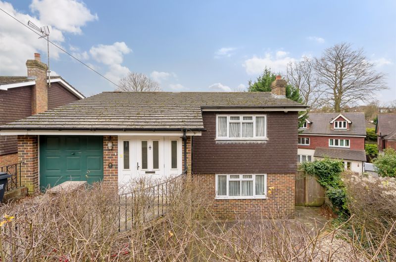 3 bed detached house to rent in Briton Hill Road, Sanderstead, South