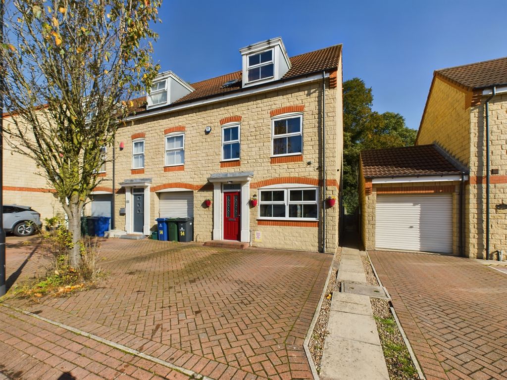 3 bed semidetached house for sale in Nunnington Way, Kirk Sandall