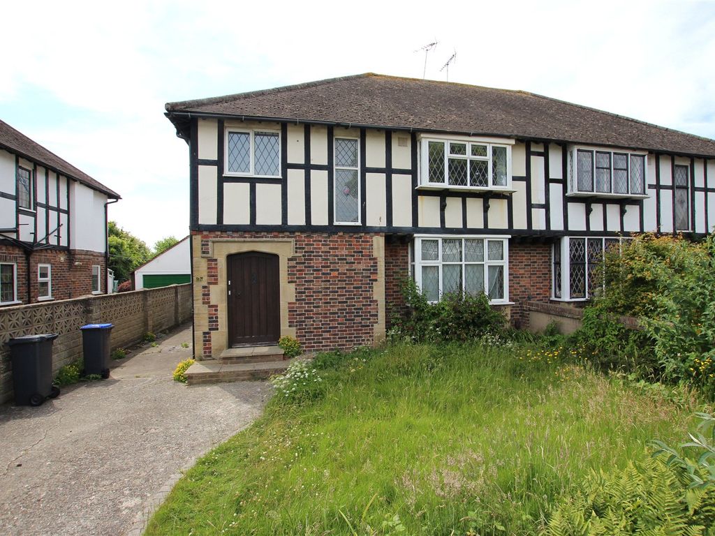 4 bed semidetached house to rent in V Avenue, Worthing, West