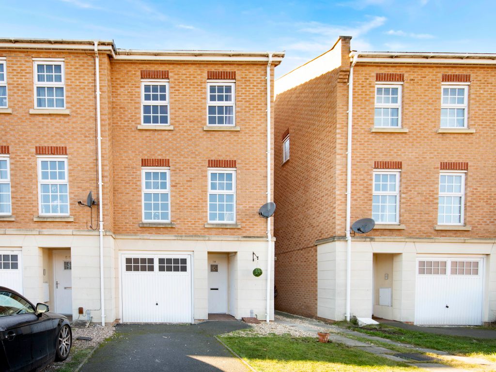 3 bed town house for sale in Harris Road, Armthorpe, Doncaster, South