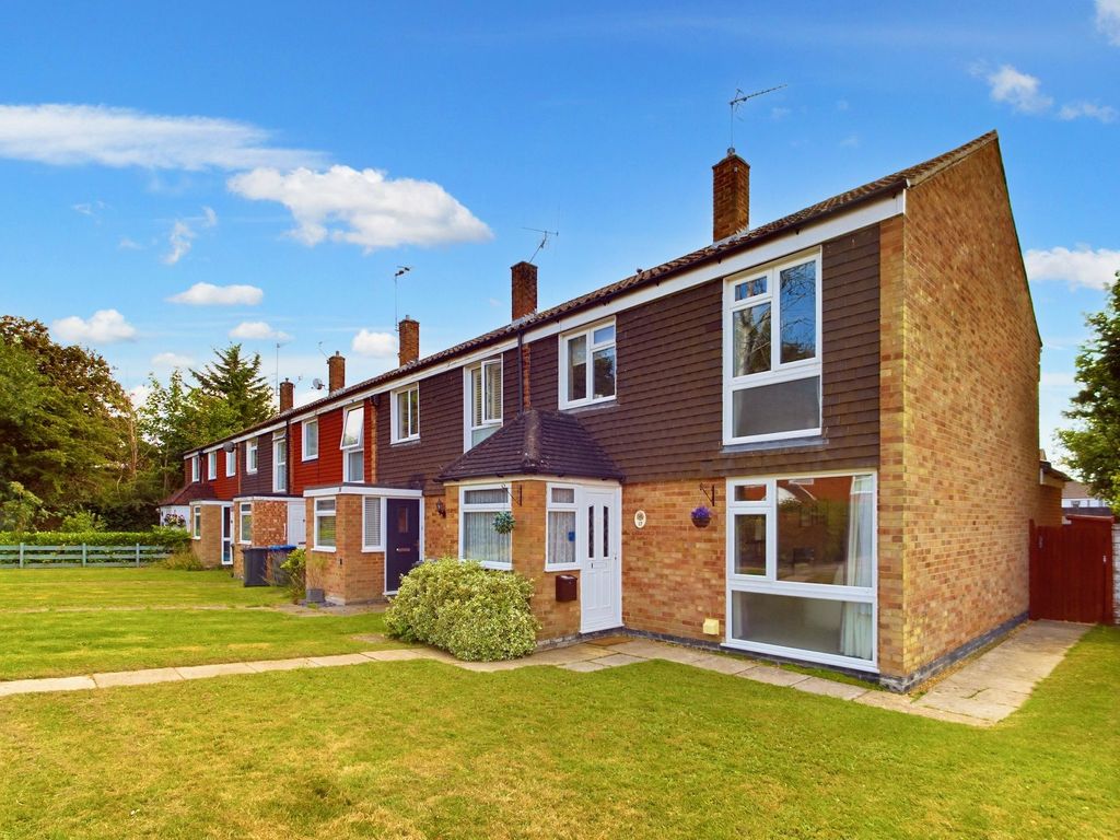 3 bed end terrace house for sale in Gorse Close, Copthorne RH10 Zoopla