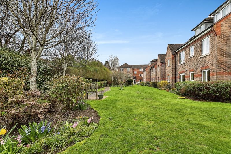 1 bed flat for sale in Linters Court, Redhill RH1 Zoopla