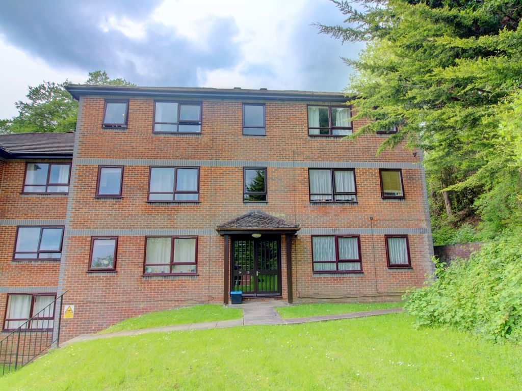 2 bed flat for sale in High Beeches, High HP12 Zoopla