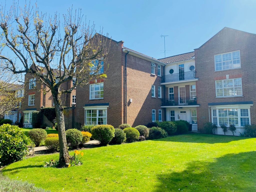 3 bed flat to rent in Phyllis Court Drive, HenleyOnThames
