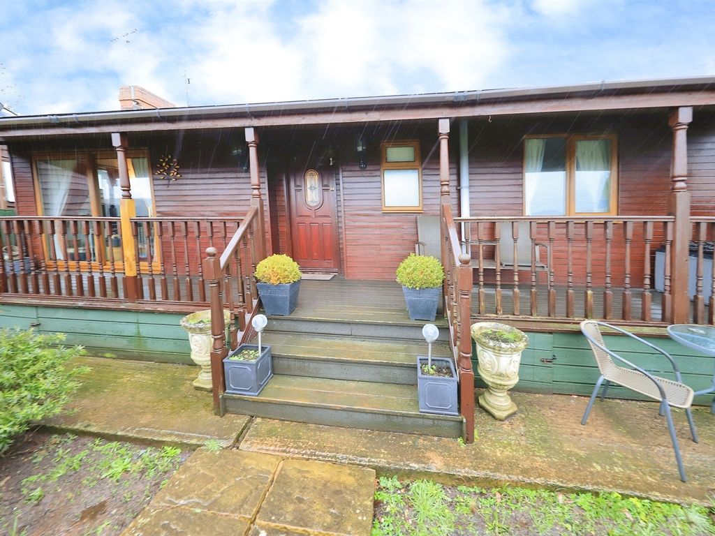 3 bed detached bungalow for sale in Northwood Lane, Bewdley DY12, £