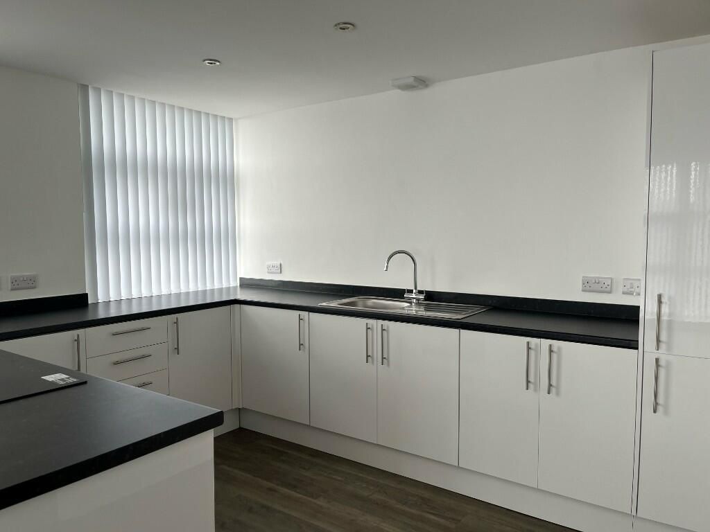2 bed flat to rent in Oldham Road, Manchester M40 Zoopla