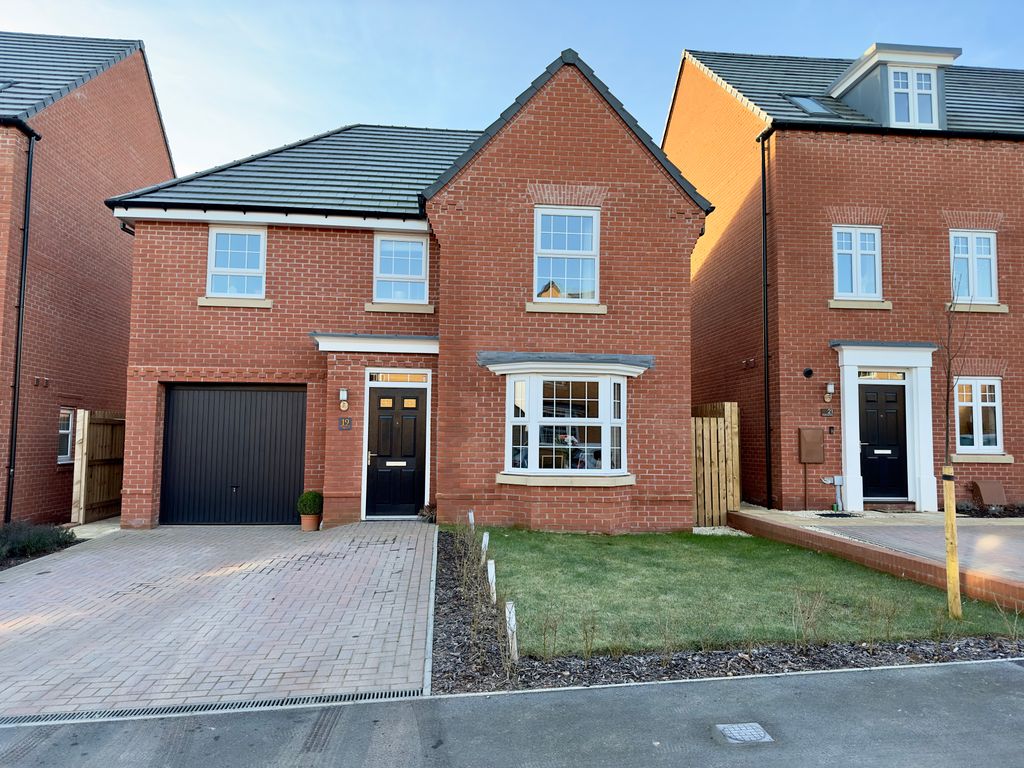 4 bed detached house for sale in Swallowtail Drive, Worksop S81, £