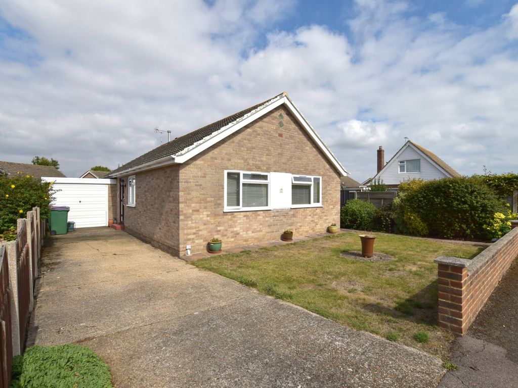 3 bed detached bungalow for sale in Seaview Heights, High Street
