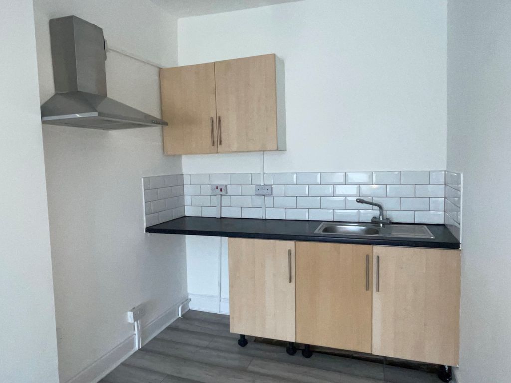 1 bed flat to rent in Herbert Street, Pontardawe, Swansea SA8, £520 pcm