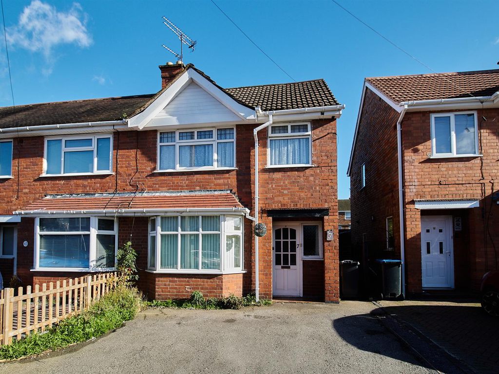 3 bed town house for sale in Burleigh Road, Hinckley LE10 Zoopla