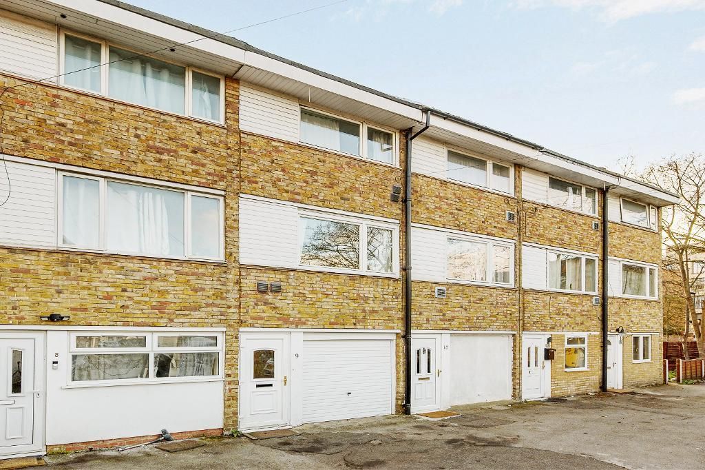 3 bed town house for sale in Alexandra Court, Lampton Road, Hounslow