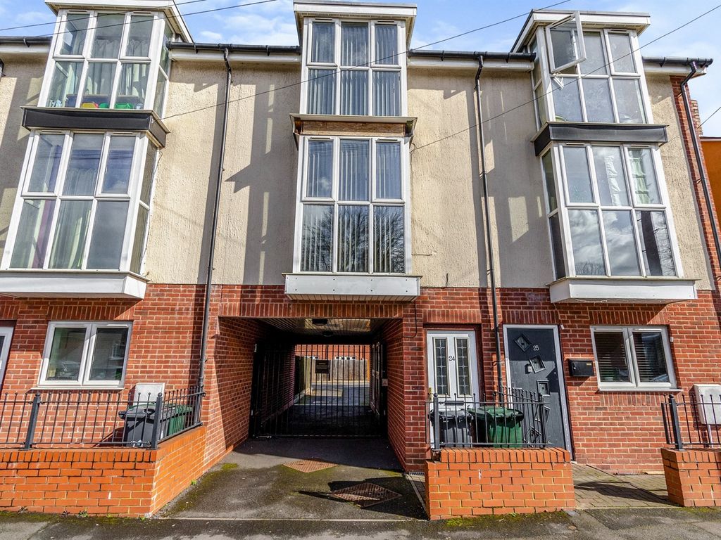 2 bed town house for sale in Cobden Street, Darlaston, Wednesbury WS10