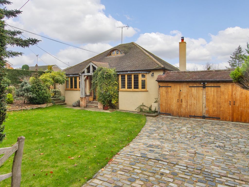 3 bed bungalow for sale in Longfield Avenue, Longfield, Kent DA3, £