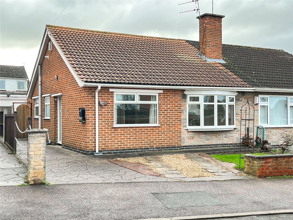 2 bed bungalow for sale in Chatsworth Close, Shepshed, Loughborough, Leicestershire LE12 Zoopla