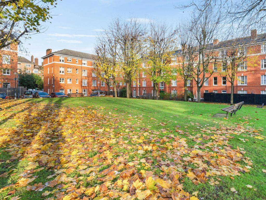 1 bed flat for sale in Peckett Square, Highbury Grange, London N5, £