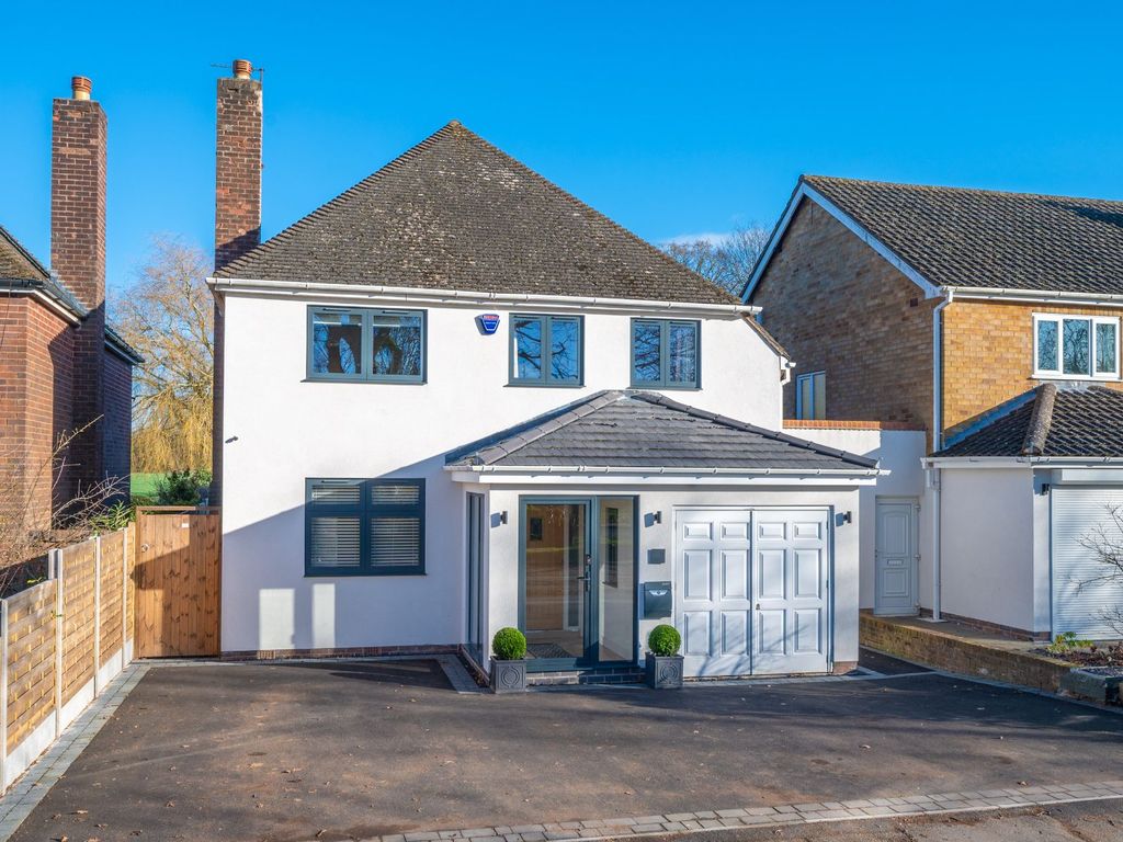 3 bed detached house for sale in Stratford Road, Hockley Heath