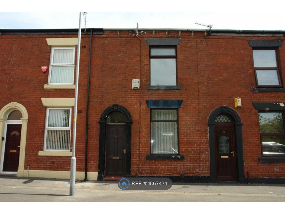 2 bed terraced house to rent in Afghan Street, Oldham OL1, £850 pcm