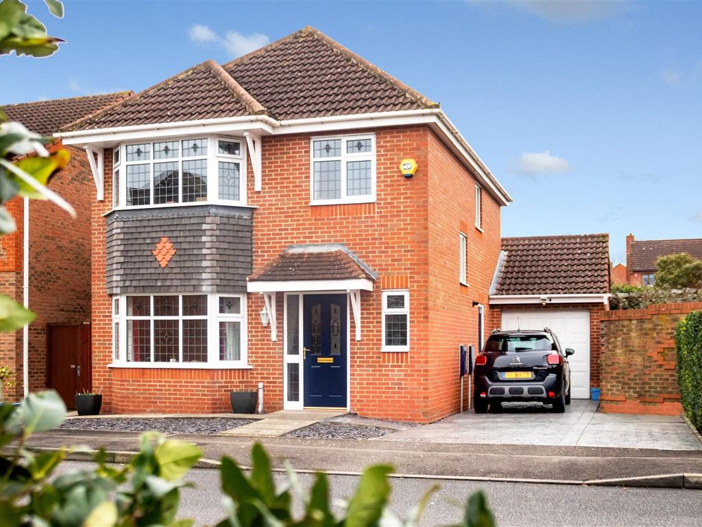 4 bed detached house for sale in Nottingham Grove, Bletchley, Milton