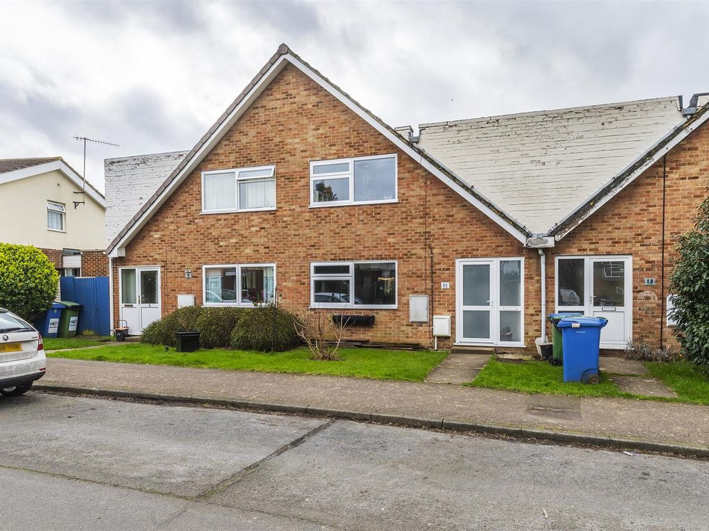 2 bed terraced house for sale in Cole Road, Faversham ME13, £290,000