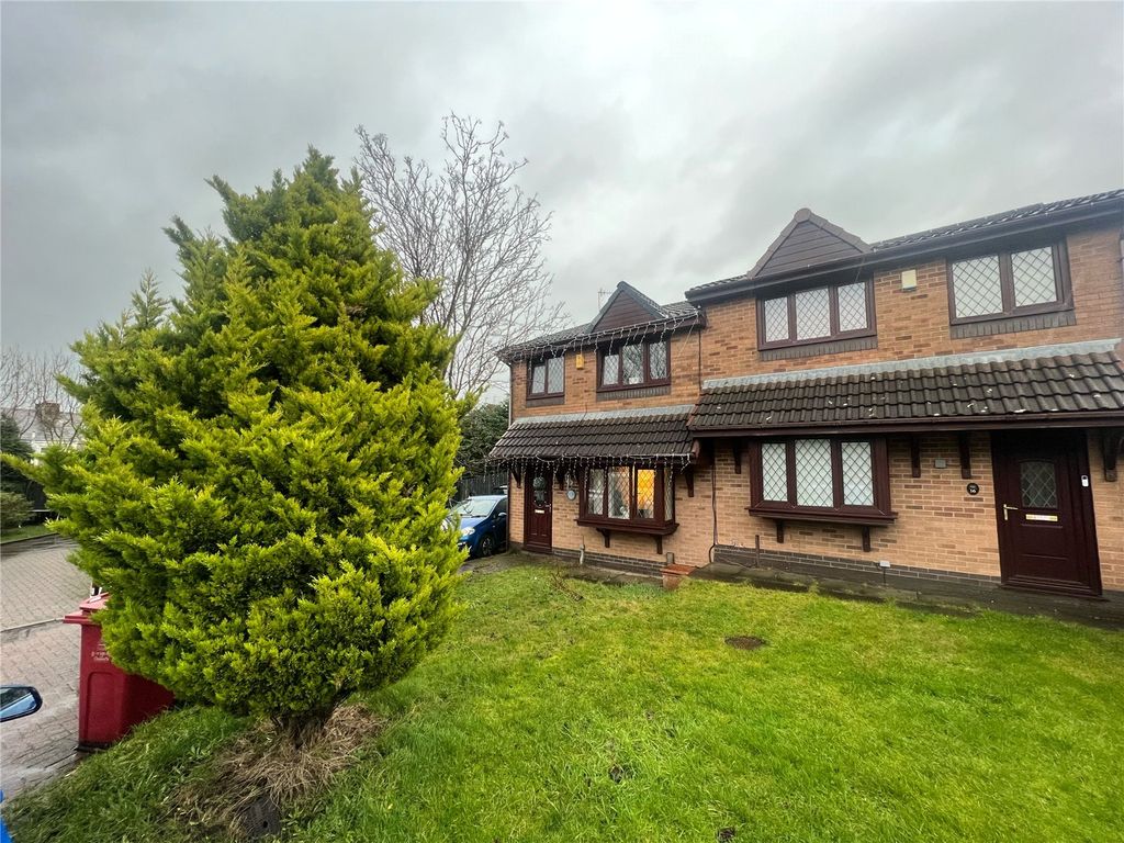 3 bed semidetached house for sale in Heys Court, Blackburn, Lancashire