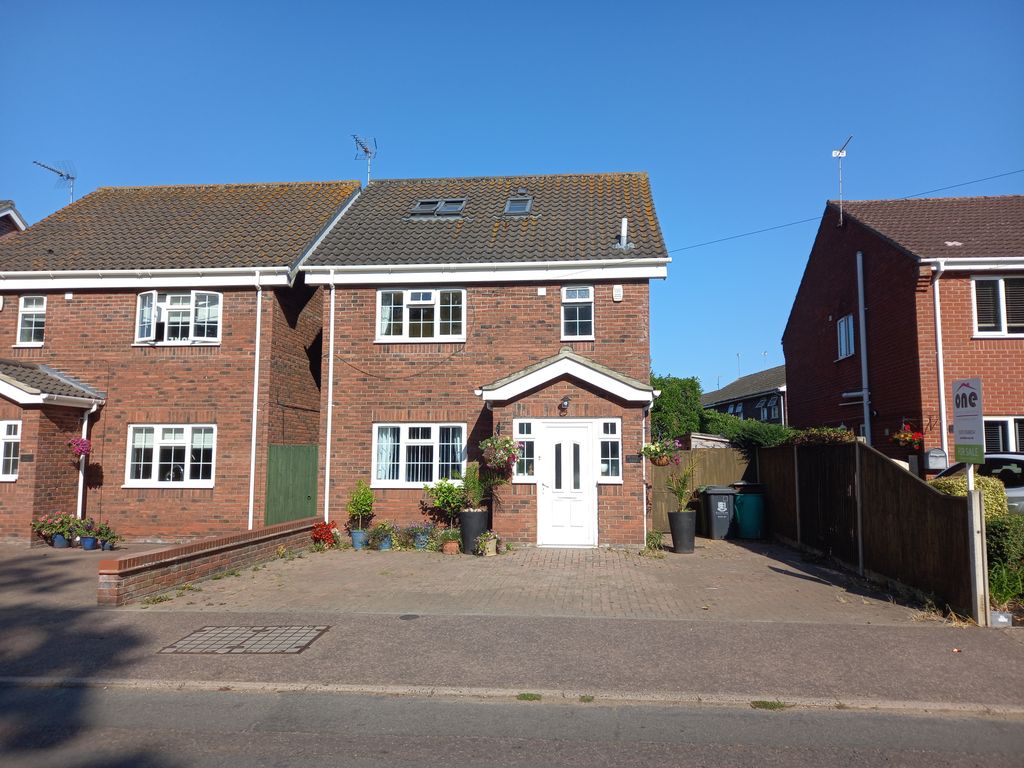 4 bed detached house to rent in Lowestoft Road, Hopton On Sea NR31 Zoopla