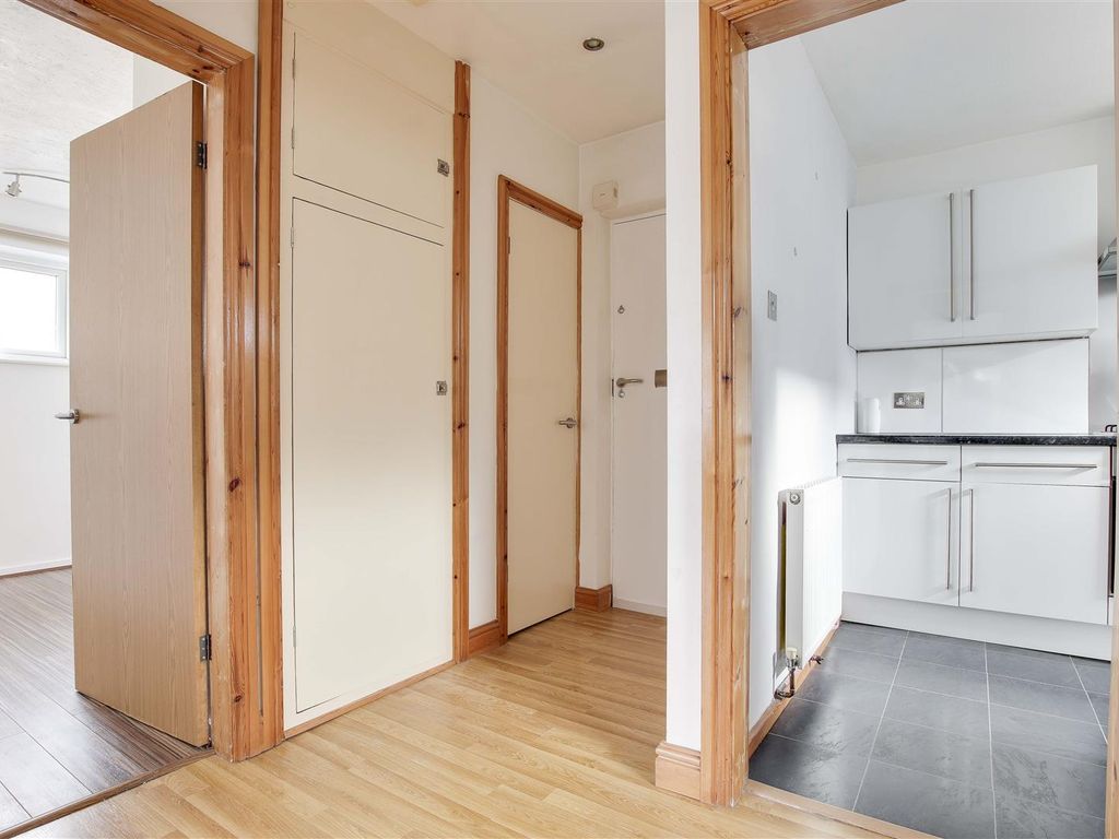 2 bed flat to rent in 32 Hilton Road, Mapperley, Nottinghamshire NG3