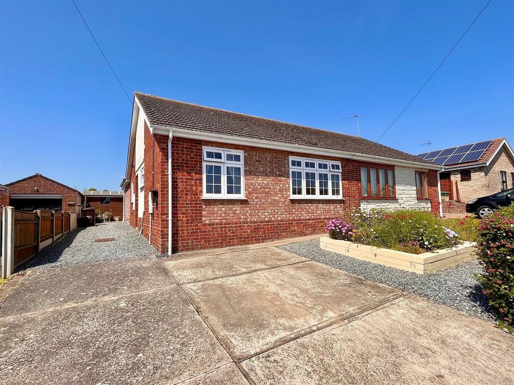 3 bed semidetached bungalow for sale in St. Nicholas Drive, CaisterOn