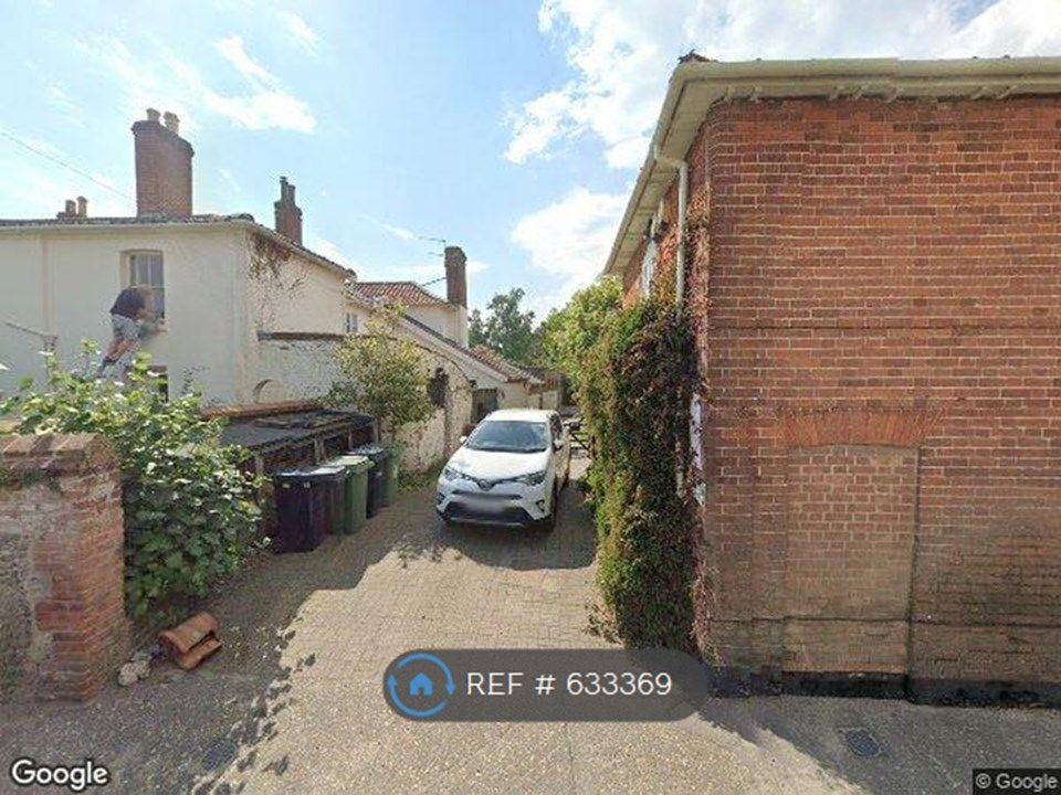 2 bed terraced house to rent in Dereham Road, Hingham, Norwich NR9, £