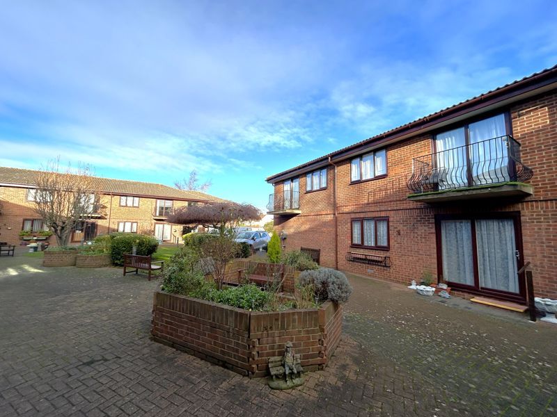 1 bed property for sale in Downs Avenue, Dartford DA1, £130,000 Zoopla