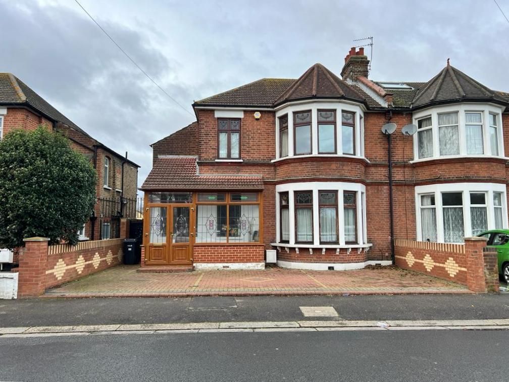 5 bed property for sale in Aberdour Road, Goodmayes, Ilford IG3, £
