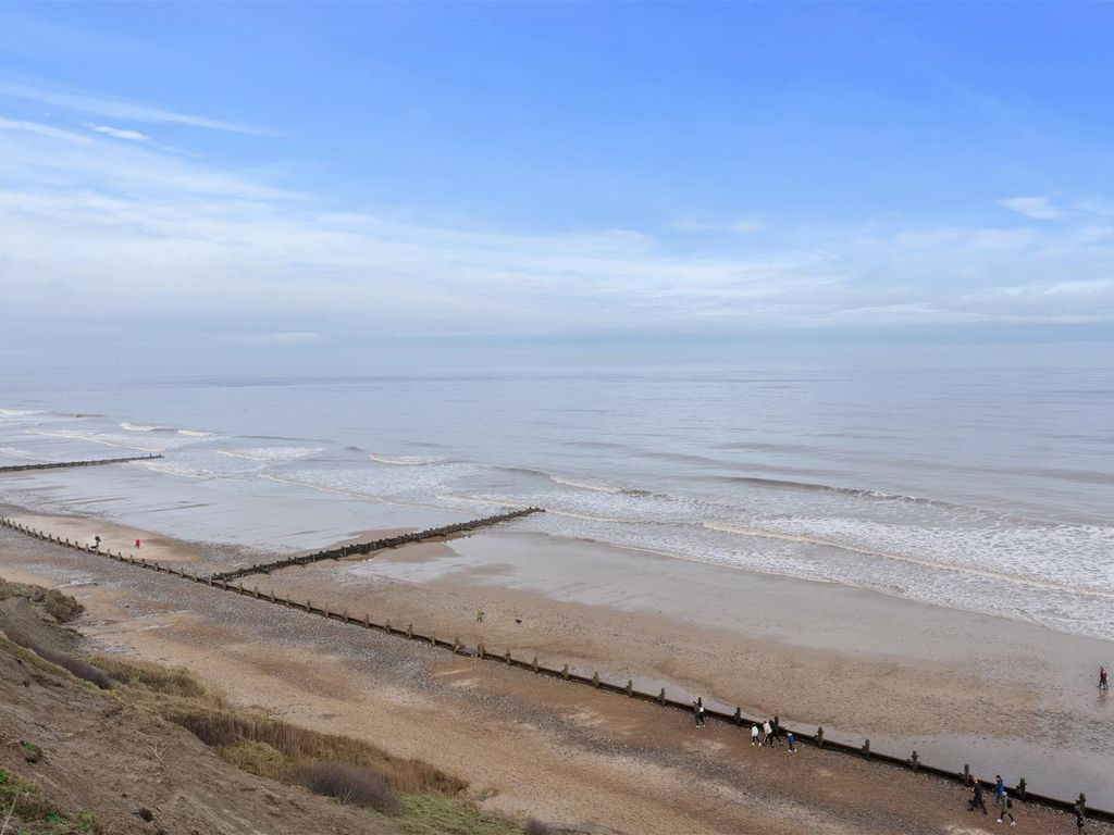 4 bed property for sale in Harbord Road, Cromer NR27, £250,000 Zoopla