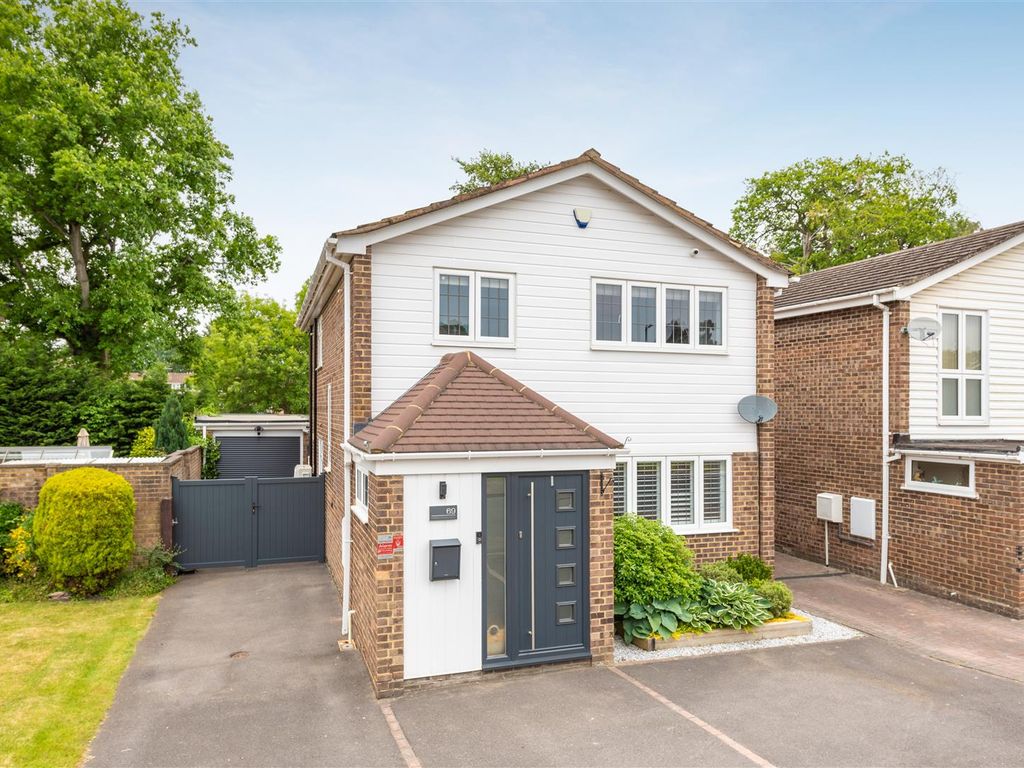 4 bed detached house for sale in Gainsborough Drive, Ascot SL5, £
