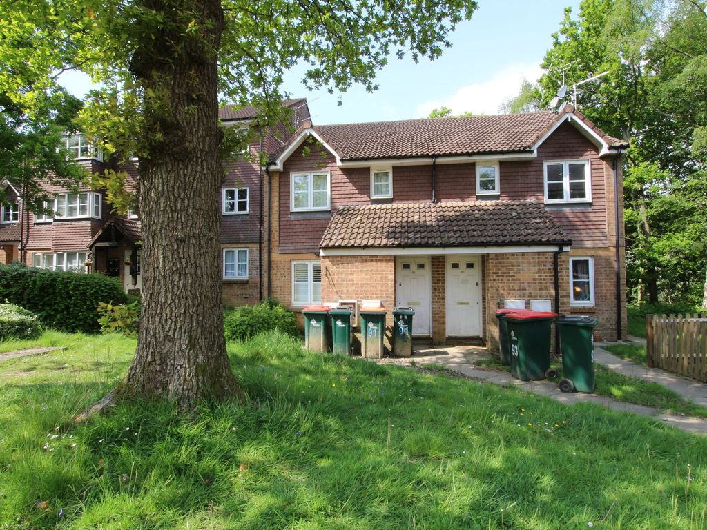 1 bed for sale in Bolton Road, Maidenbower RH10, £180,000