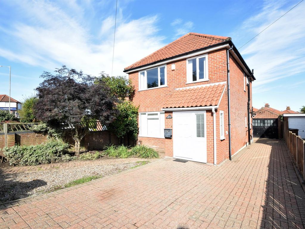 3 bed detached house for sale in Plumstead Road, Norwich NR7, £290,000